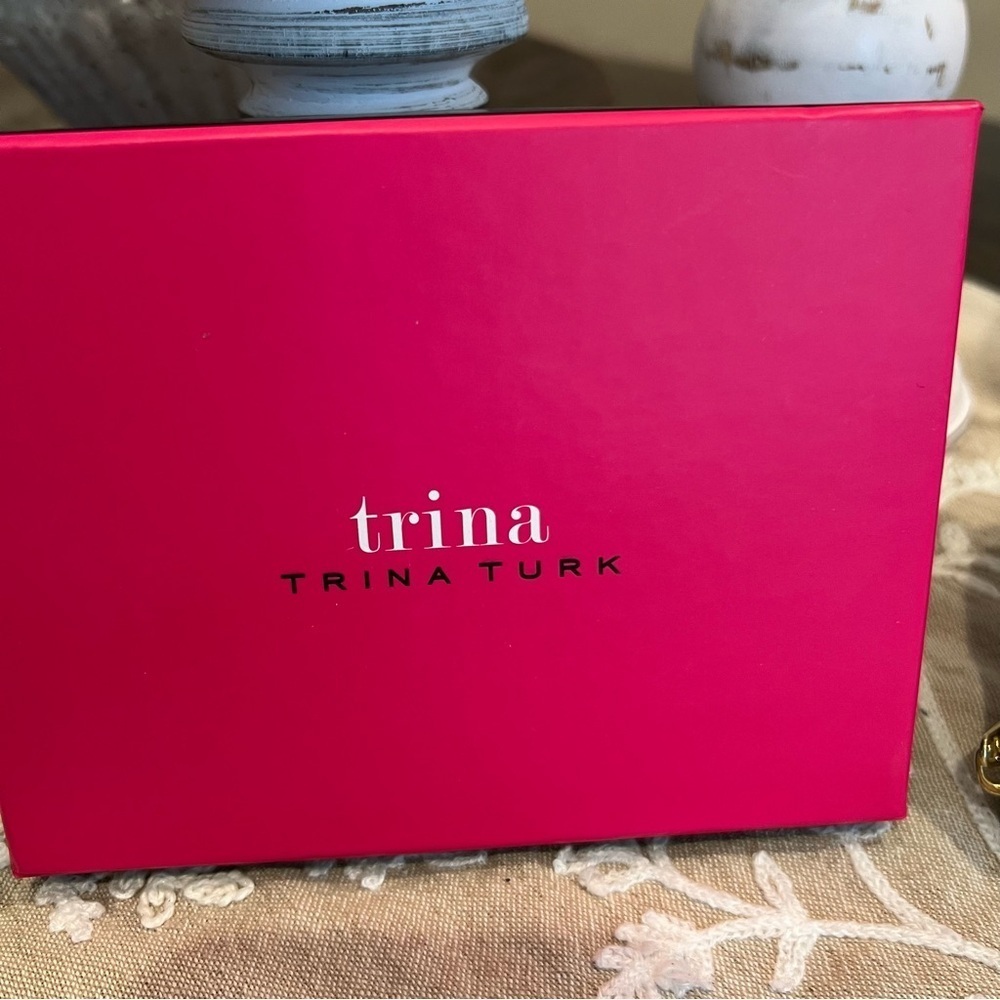NWT Trina Turk Floral Wallet - Picture 2 of 8